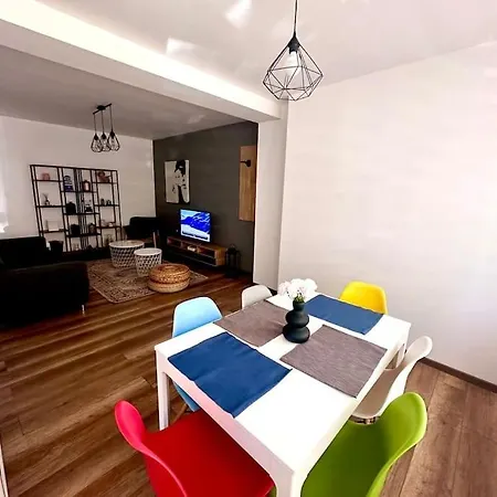 Casa Curte Interioara, Centru