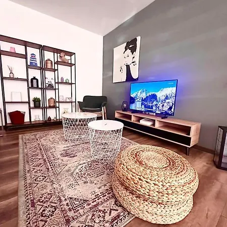 Casa Curte Interioara, Centru Villa *