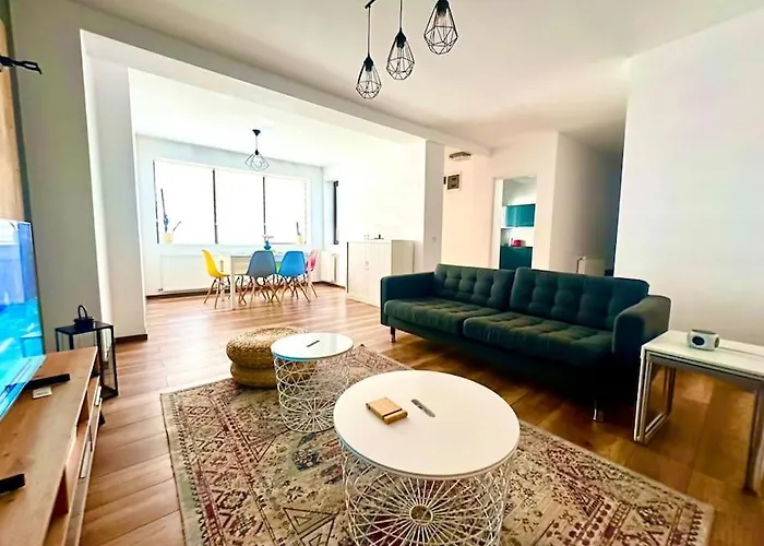 Casa Curte Interioara, Centru