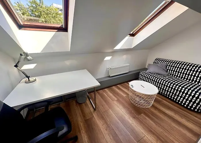 Casa Curte Interioara, Centru *